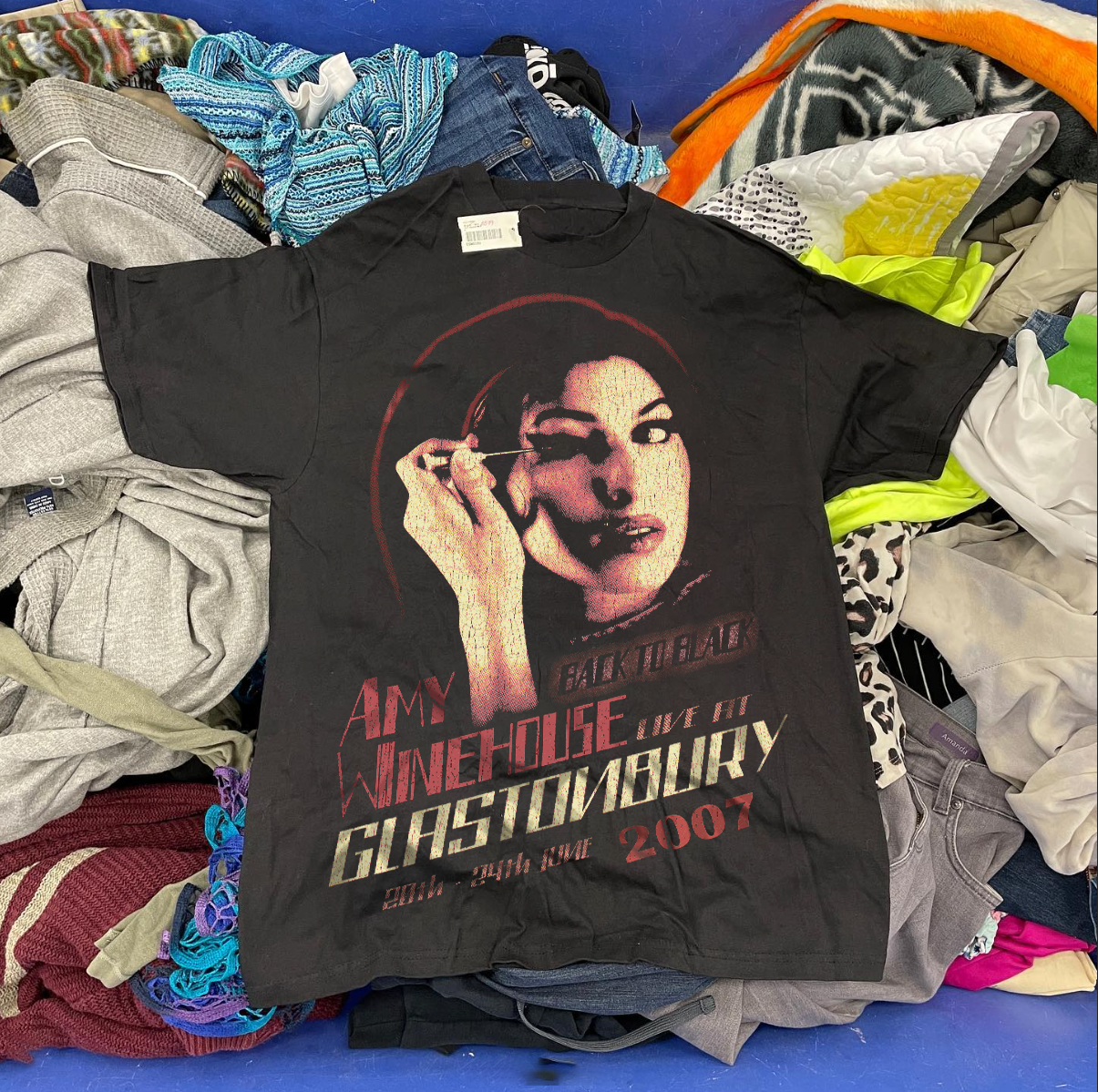 WINEH0USE BACK TO BLACK 2007 TOUR TEE - WASHED BLACK VINTAGE T-SHIRT