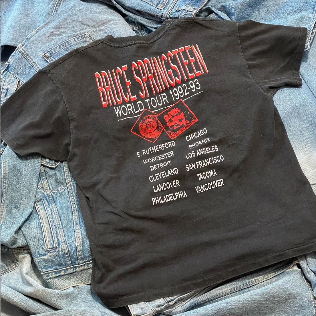 BRUCE SPRINGSTEEN - 92-93 WORLD TOUR - VINTAGE WASHED BLACK T-SHIRT