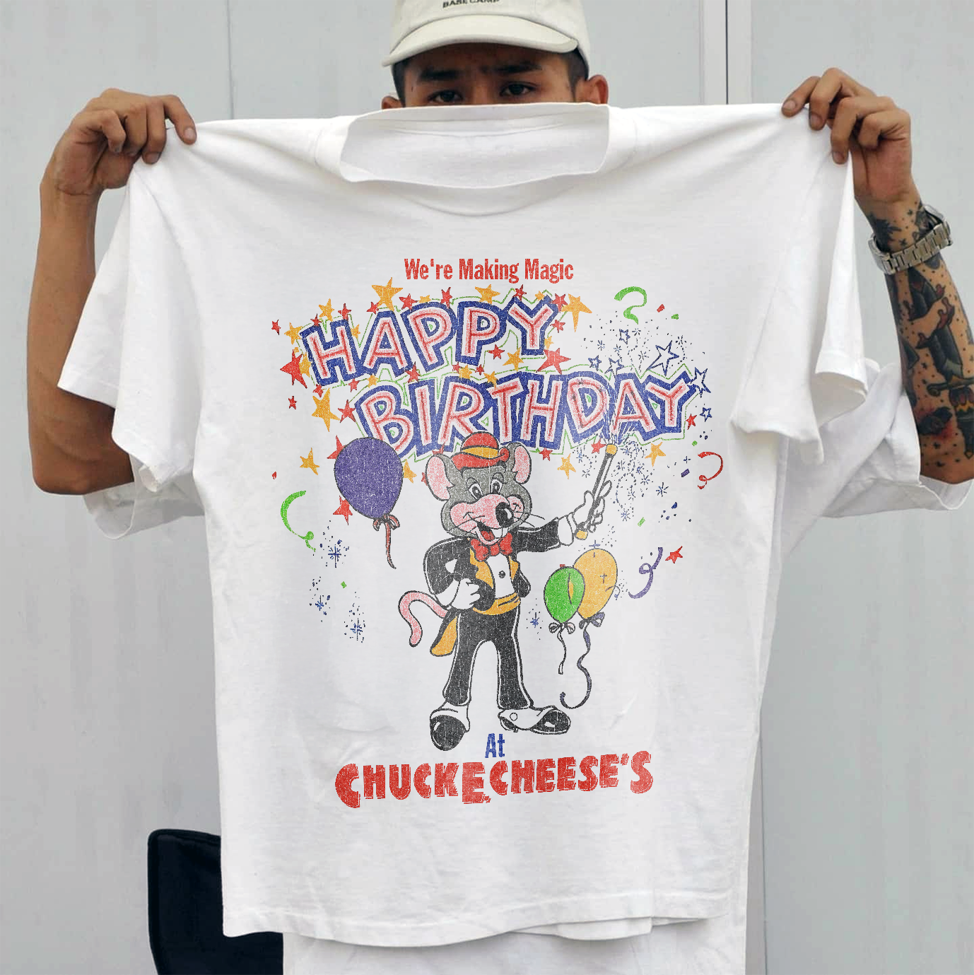 90s CHUCK-E-CHEESE BIRTHDAY CELEBRATION GRAIL RARE WASHED WHITE T-SHIRT