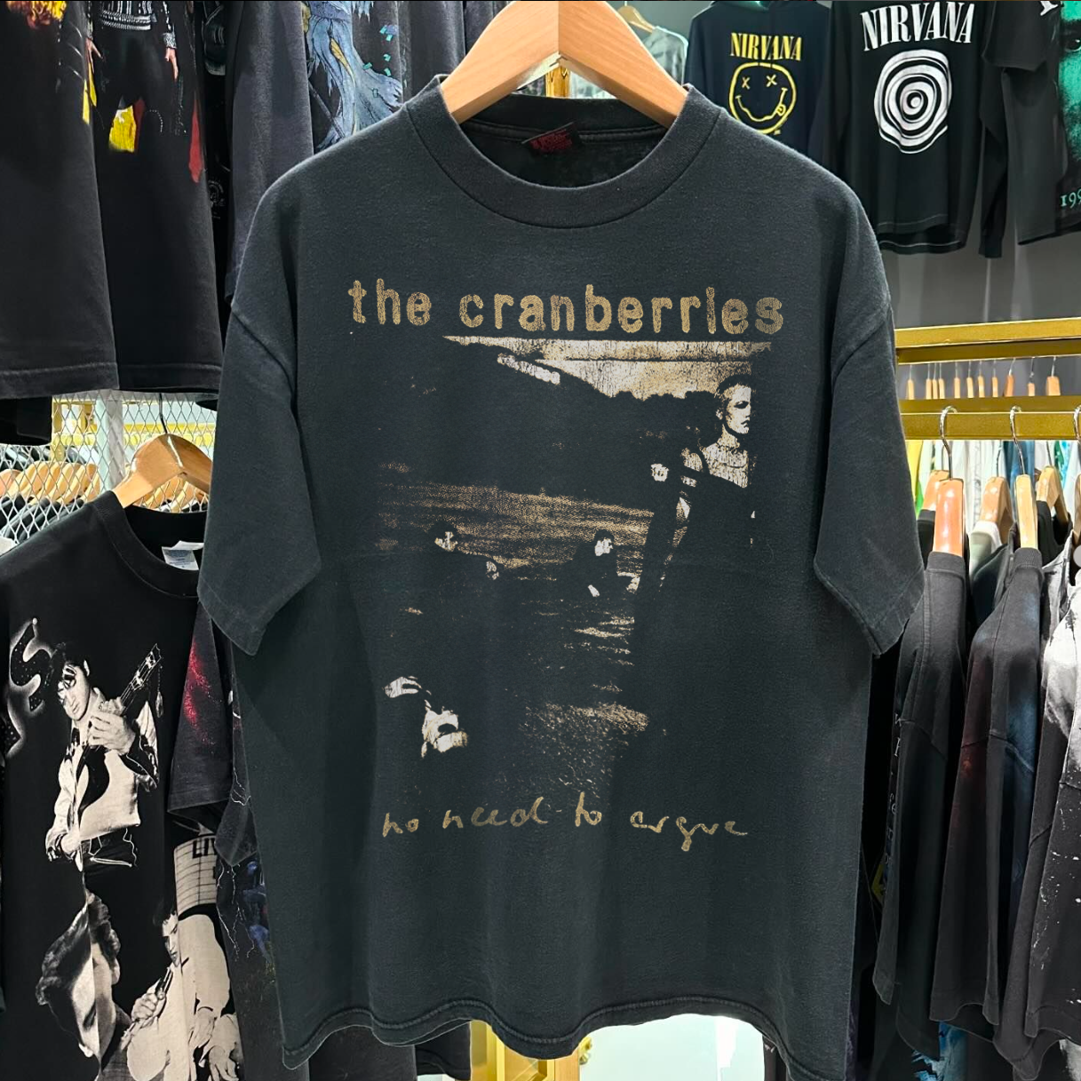THE CRANBERR1ES - N0 NEED TO ARGUE 1995 WORLD TOUR - BLACK WASHED T -SHIRT