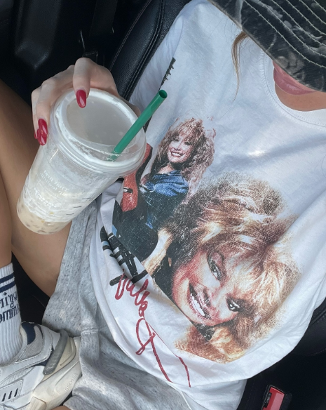 D0LLY PART0N 1994 D0LLYW00D RARE VINTAGE WASHED WHITE T-SHIRT